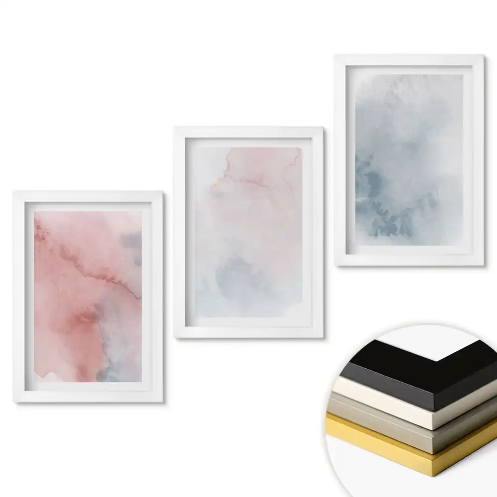 Triptych abstraktní krajiny v pastelových odstínech v rámu
