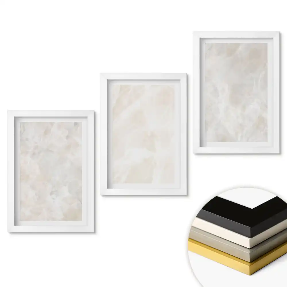 Minimalistický triptych v rámu ve světlých odstínech