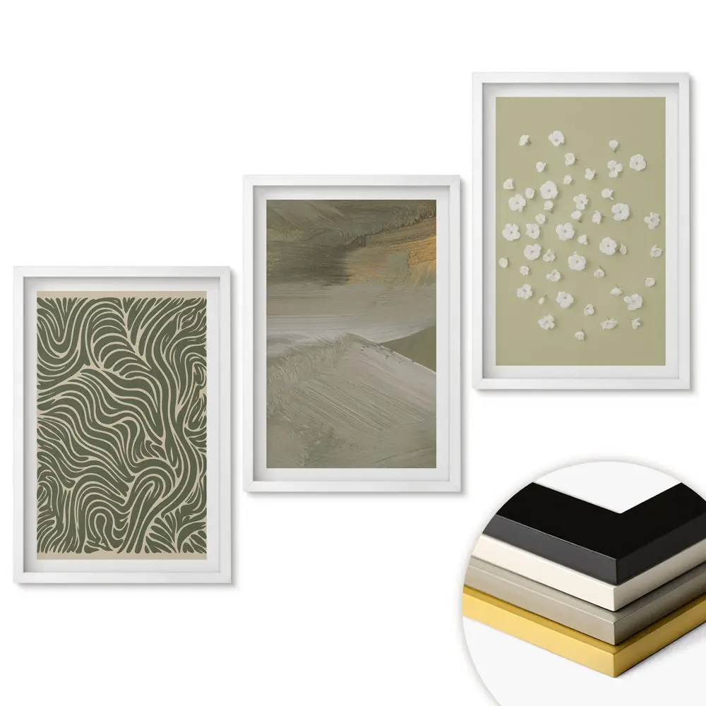 Triptych v rámu s abstraktními vzory v jemných barvách