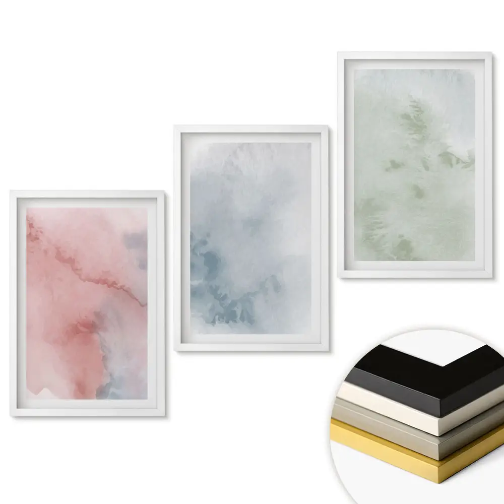Triptych abstraktních akvarelů v jemných barvách v rámu