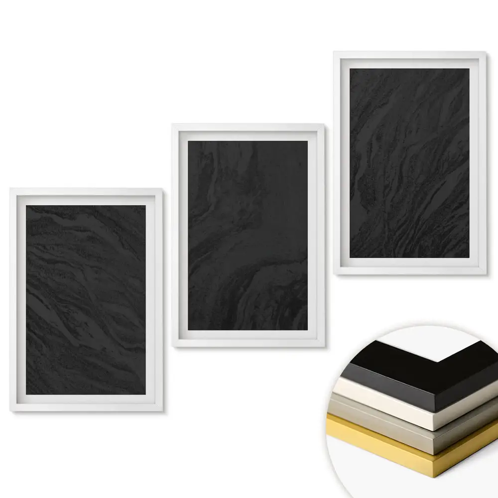 Minimalistický triptych v rámu na černém pozadí