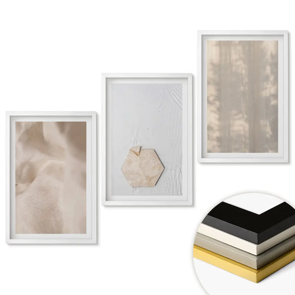 Minimalistický triptych v rámu v neutrálních barvách